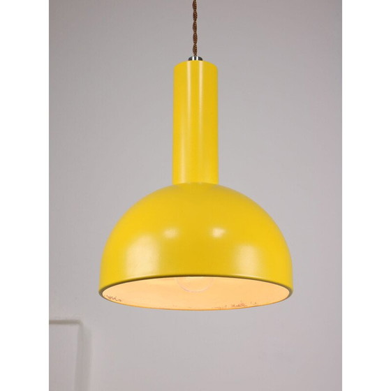 Image 1 of Lampe suspendue vintage en métal jaune