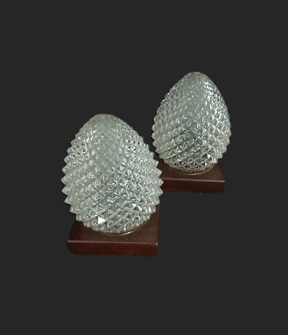 Image 1 of Deux plafonniers en forme de pomme de pin avec base en bakélite