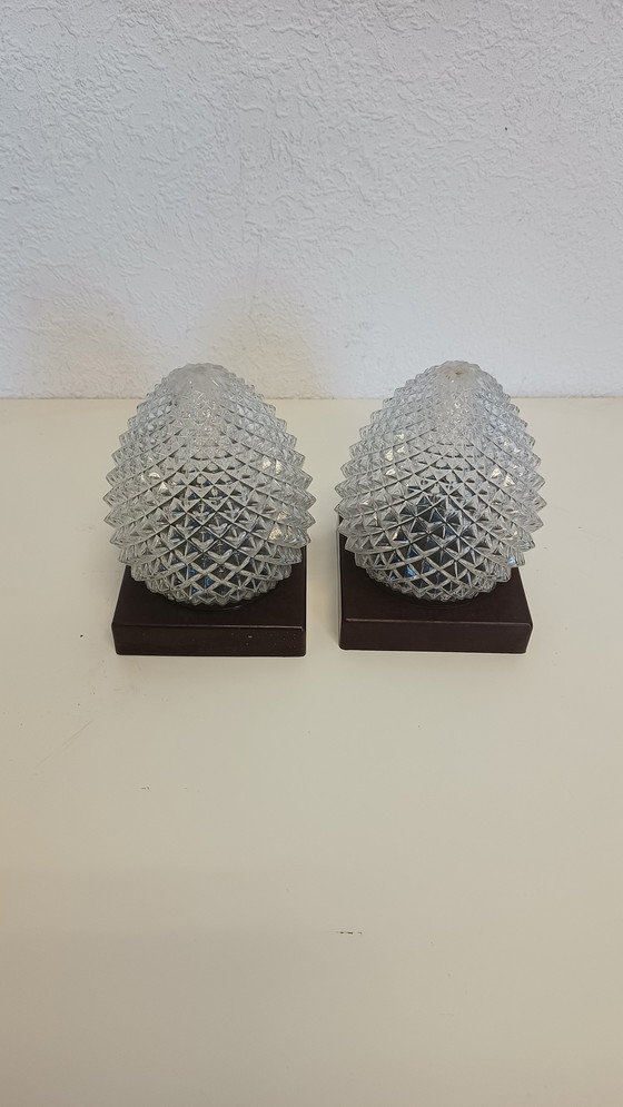 Image 1 of Deux plafonniers en forme de pomme de pin avec base en bakélite