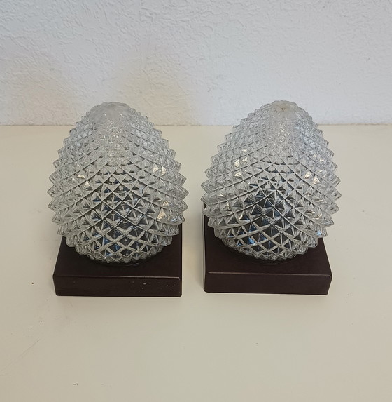 Image 1 of Deux plafonniers en forme de pomme de pin avec base en bakélite