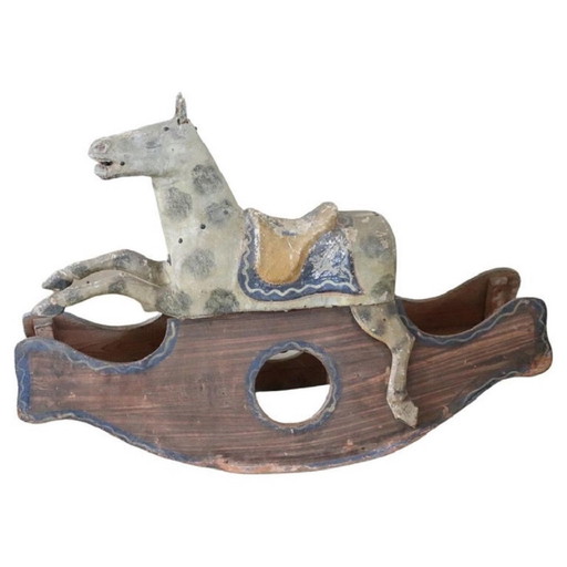 Cheval à bascule antique