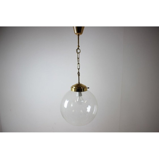Image 1 of Lampe suspendue vintage en verre et laiton pour Valašské Meziříčí, Tchécoslovaquie 1970.