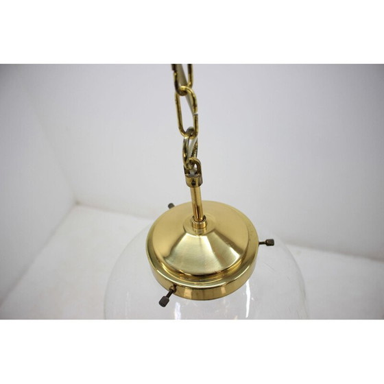 Image 1 of Lampe suspendue vintage en verre et laiton pour Valašské Meziříčí, Tchécoslovaquie 1970.