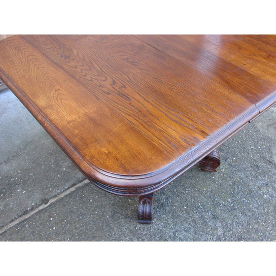 Image 1 of Table vintage en chêne avec base sculptée sur colonnes en spirale