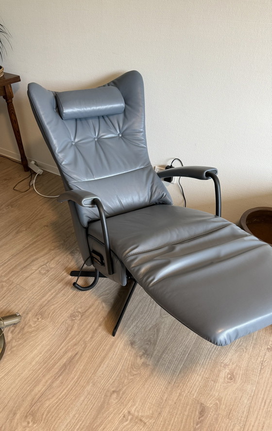 Image 1 of Fauteuil de repos en cuir Prominent C101 réglable électriquement