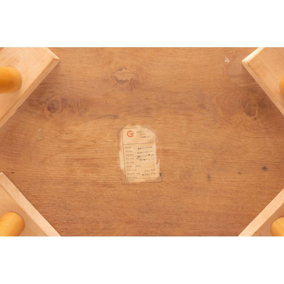 Image 1 of Table basse vintage en verre opaque et bois de hêtre par Interior Praha, Tchécoslovaquie 1960