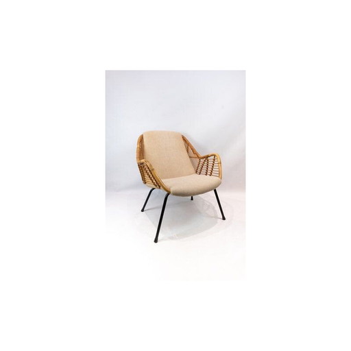 Fauteuil danois en bois tapissé de tissu clair 1950