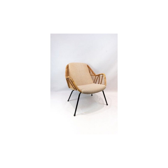 Image 1 of Fauteuil danois en bois tapissé de tissu clair 1950