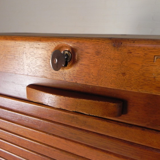 Image 1 of Armoire à volets roulants en chêne avec 2 volets, hauteur 181 cm