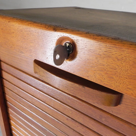 Image 1 of Armoire à volets roulants en chêne avec 2 volets, hauteur 181 cm