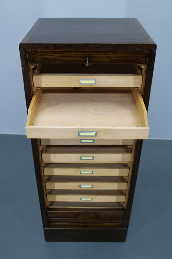 Image 1 of Armoire de bureau à rideau en bois des années 1950