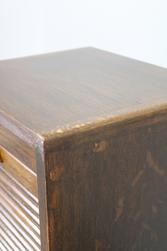 Image 1 of Armoire de bureau à rideau en bois des années 1950