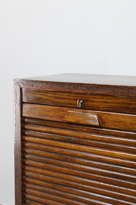 Image 1 of Armoire de bureau à rideau en bois des années 1950