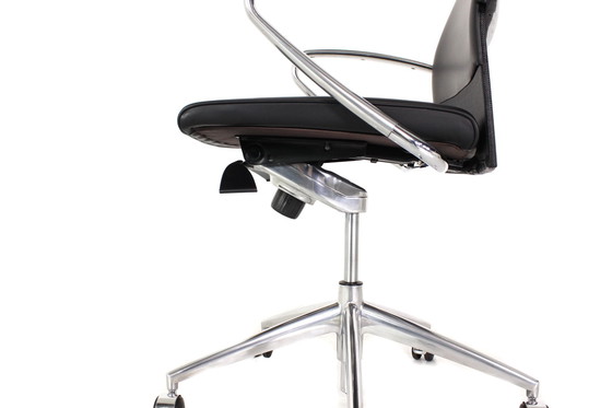 Image 1 of As New ! Art Collection Executive Desk Chair / Chaise de bureau en cuir, chrome, et aluminium