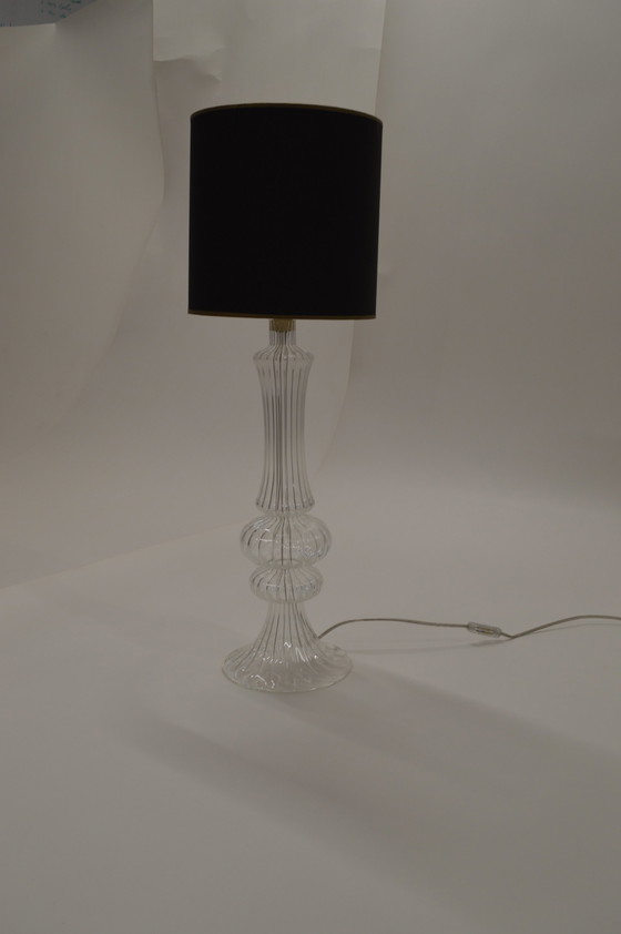 Image 1 of Lampe en verre, abat-jour noir/or