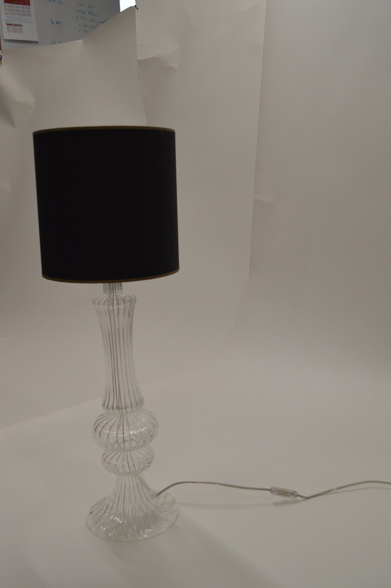 Image 1 of Lampe en verre, abat-jour noir/or