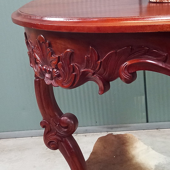 Image 1 of Table basse baroque demi-ronde