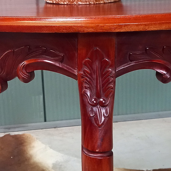 Image 1 of Table basse baroque demi-ronde