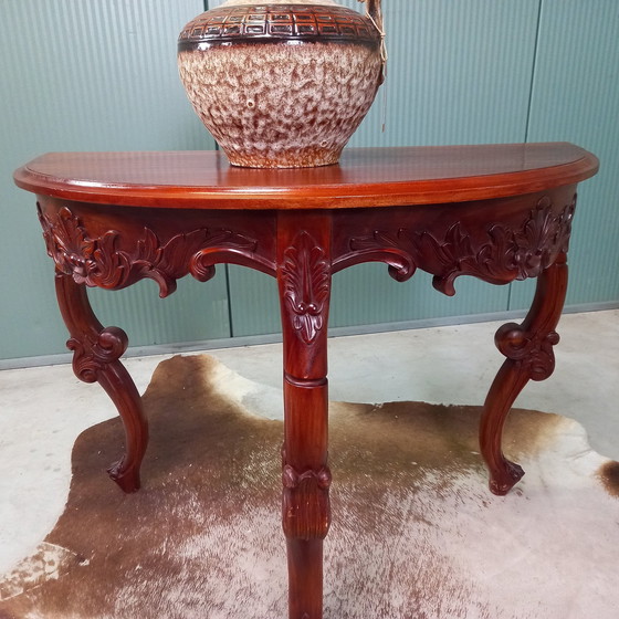 Image 1 of Table basse baroque demi-ronde