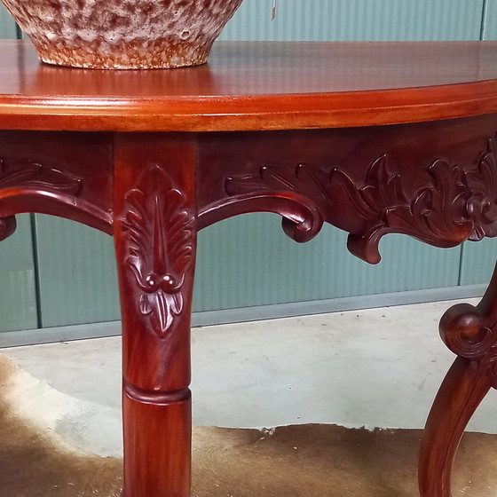 Image 1 of Table basse baroque demi-ronde