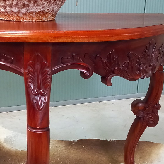 Image 1 of Table basse baroque demi-ronde