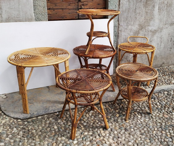 Image 1 of Ensemble de 4 tables rondes italiennes en osier, années 1950