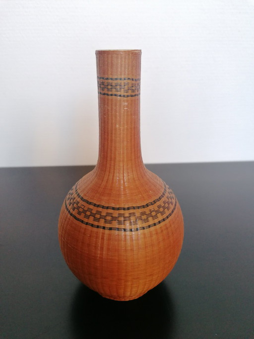 Vase chinois en porcelaine et bambou