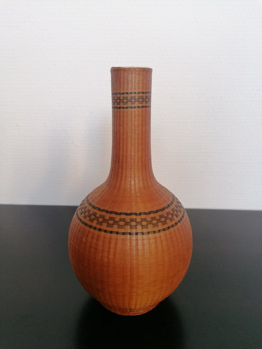 Vase chinois en porcelaine et bambou