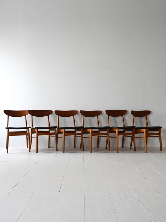 Image 1 of Ensemble de six chaises danoises en teck
