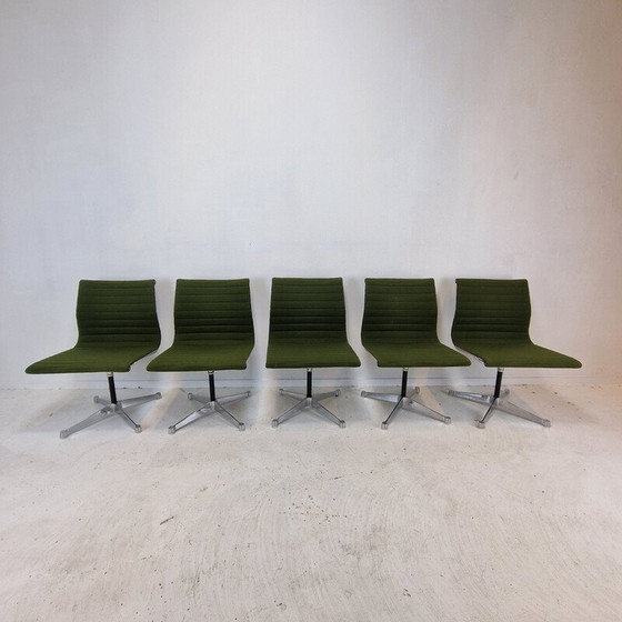Image 1 of Ensemble de 5 chaises vintage Ea 105 par Charles et Ray Eames pour Herman Miller, 1970