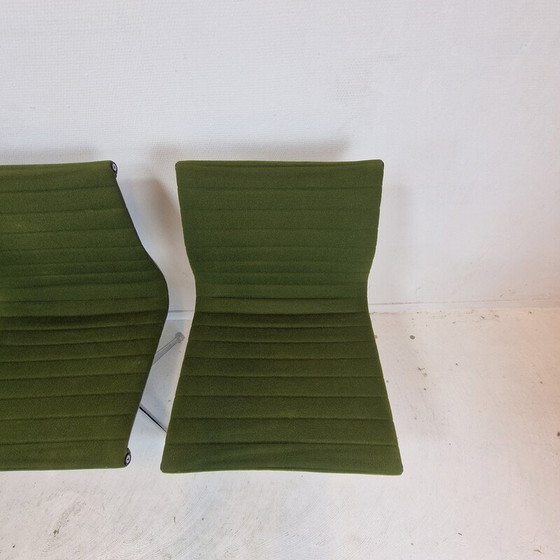 Image 1 of Ensemble de 5 chaises vintage Ea 105 par Charles et Ray Eames pour Herman Miller, 1970