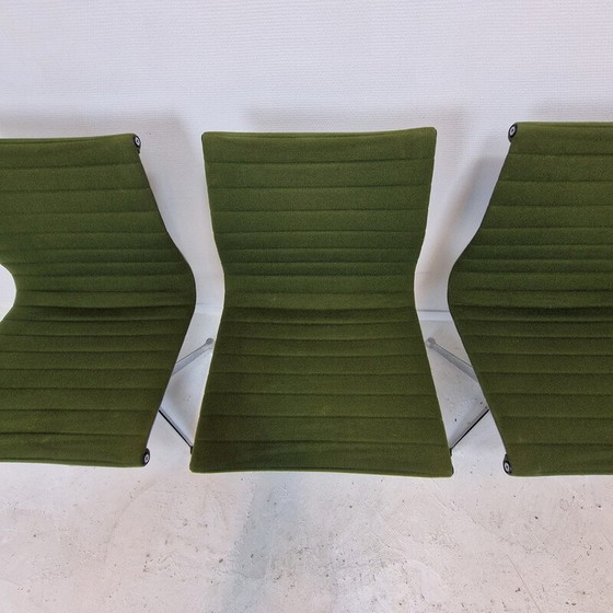 Image 1 of Ensemble de 5 chaises vintage Ea 105 par Charles et Ray Eames pour Herman Miller, 1970