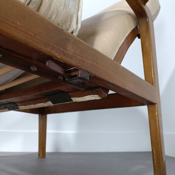 Image 1 of Fauteuil et repose-pieds vintage en velours de Knoll Antimot