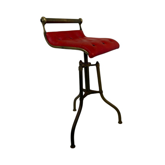 Image 1 of Tabouret ancien en fonte, pliable, avec tapisserie en velours capitonné. - Chaise de barbier