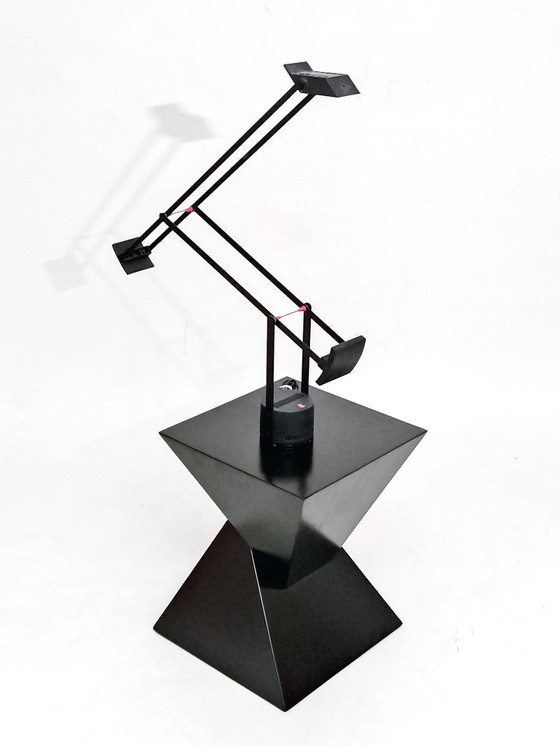 Image 1 of Table d'appoint Postmoderne