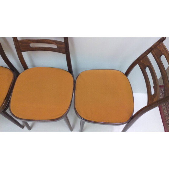 Image 1 of Ensemble de 4 chaises en bois par Ton, Tchécoslovaquie 1960