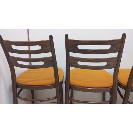 Image 1 of Ensemble de 4 chaises en bois par Ton, Tchécoslovaquie 1960