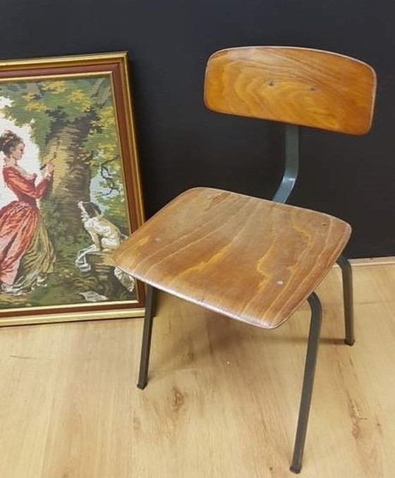 Image 1 of 12045 Chaise d'école industrielle vintage