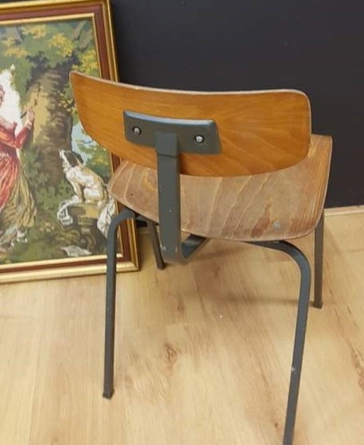 12045 Chaise d'école industrielle vintage