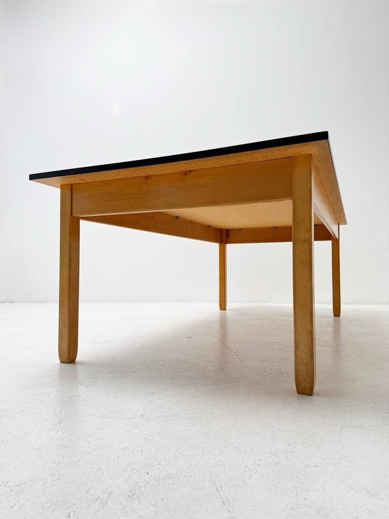 Image 1 of Table en bois élégante avec plateau laminé