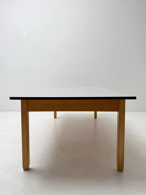 Image 1 of Table en bois élégante avec plateau laminé