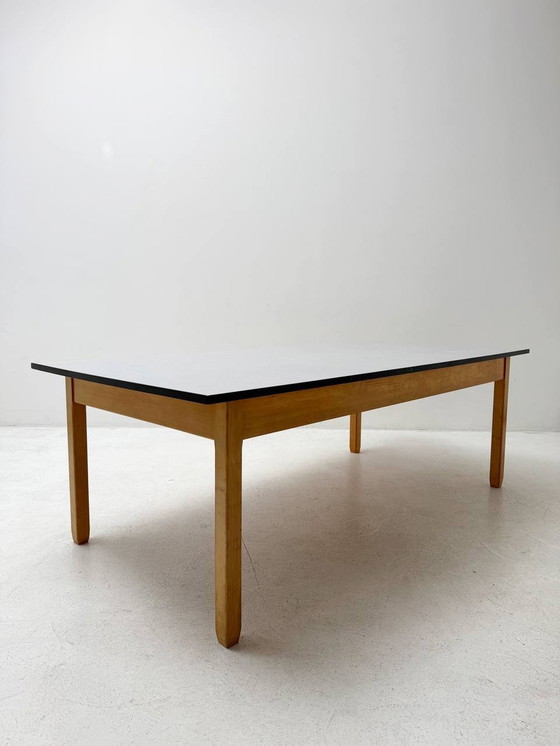 Image 1 of Table en bois élégante avec plateau laminé