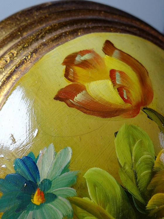 Image 1 of Petit Tableau Médaillon Huile Sur Bois Bombé Italien Vintage Bouquet De Fleurs