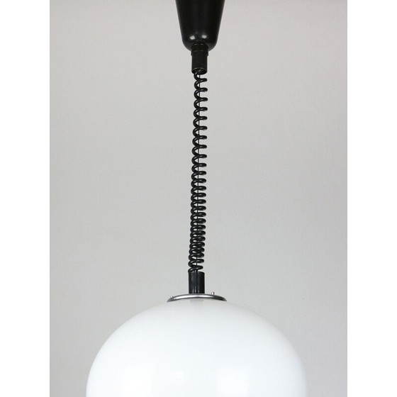 Image 1 of Lampe suspendue à bourgeon blanc vintage par Guzzini, 1980