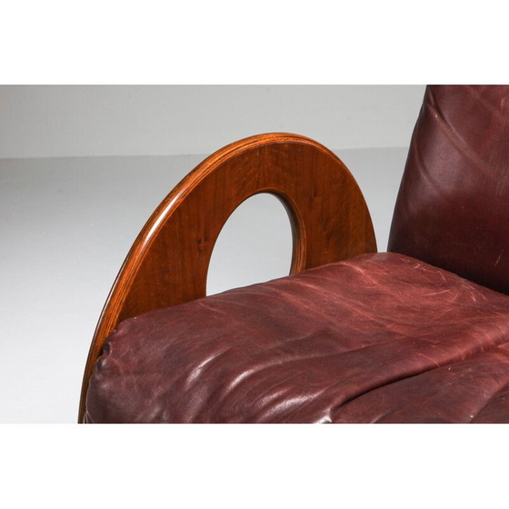 Image 1 of Paire de fauteuils vintage en cuir rouge et noyer "Arcata" par Gae Aulenti, Italie 1968