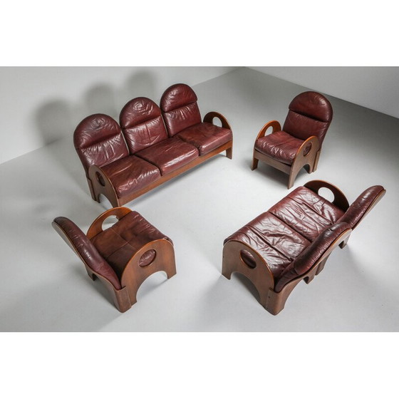 Image 1 of Paire de fauteuils vintage en cuir rouge et noyer "Arcata" par Gae Aulenti, Italie 1968
