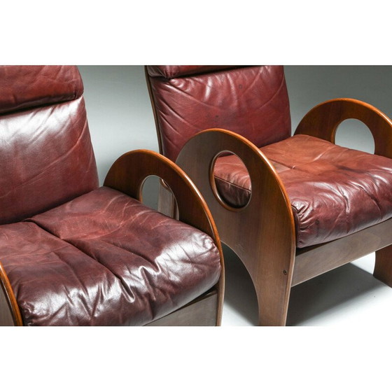 Image 1 of Paire de fauteuils vintage en cuir rouge et noyer "Arcata" par Gae Aulenti, Italie 1968