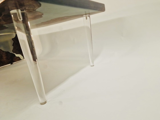 Image 1 of Table flottante en bois d'orme américain avec ronce. Gris fumé semi transparent