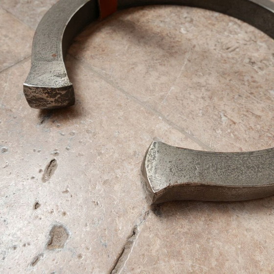 Image 1 of Lampadaire en cuir et fer du milieu du siècle par Jean-Pierre Ryckaert, France 1950