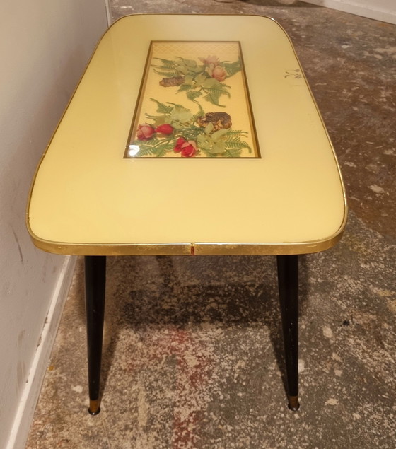 Image 1 of Table basse avec vitrine 50s